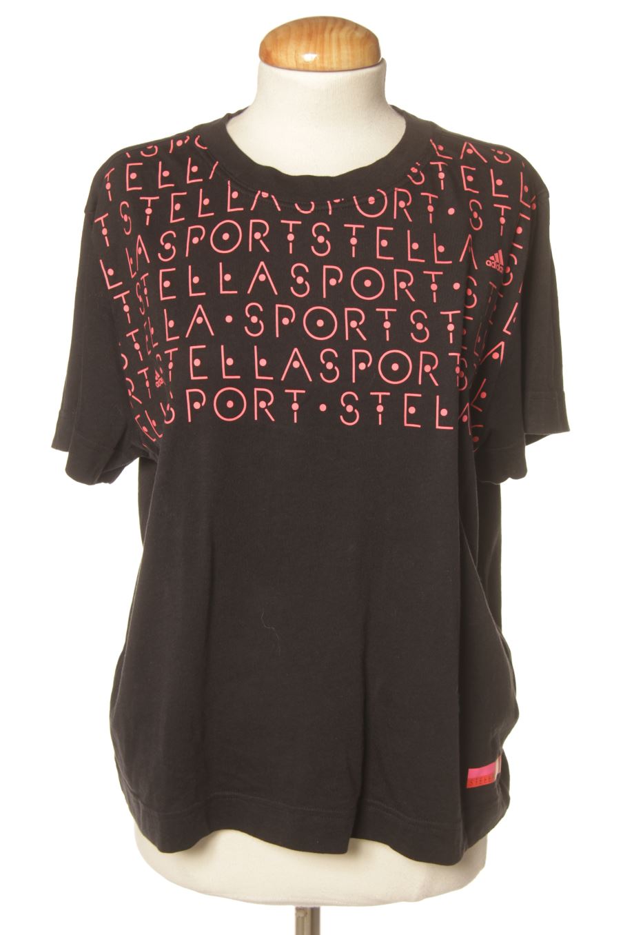 Camiseta de Adidas de la talla M, de color negro