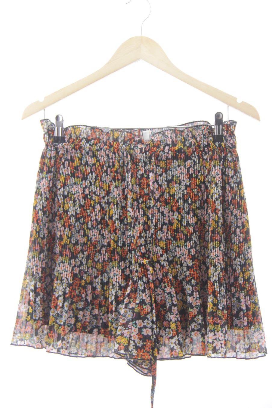 Pantaloni corti de Stradivarius de la talla S, de color fiori