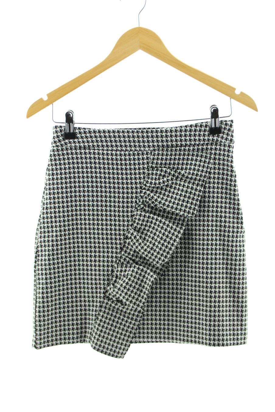 Jupe Amisu de la taille 36, de couleur carreaux