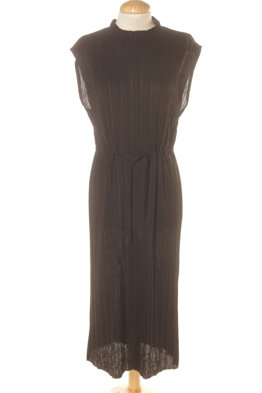 Vestito casual de Zara de la talla M, de color nero