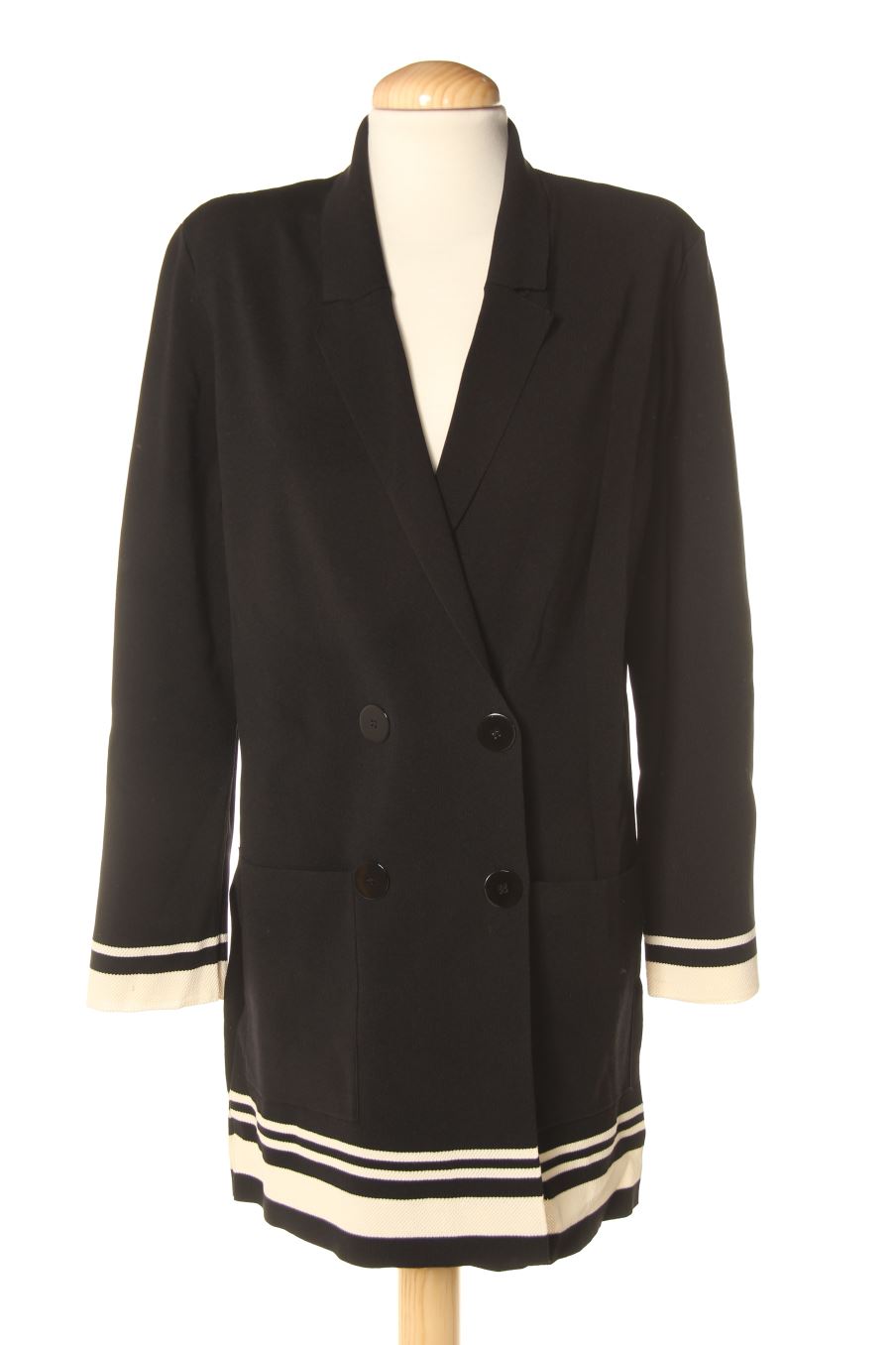 Chaqueta de Purificación García de la talla M, de color negro