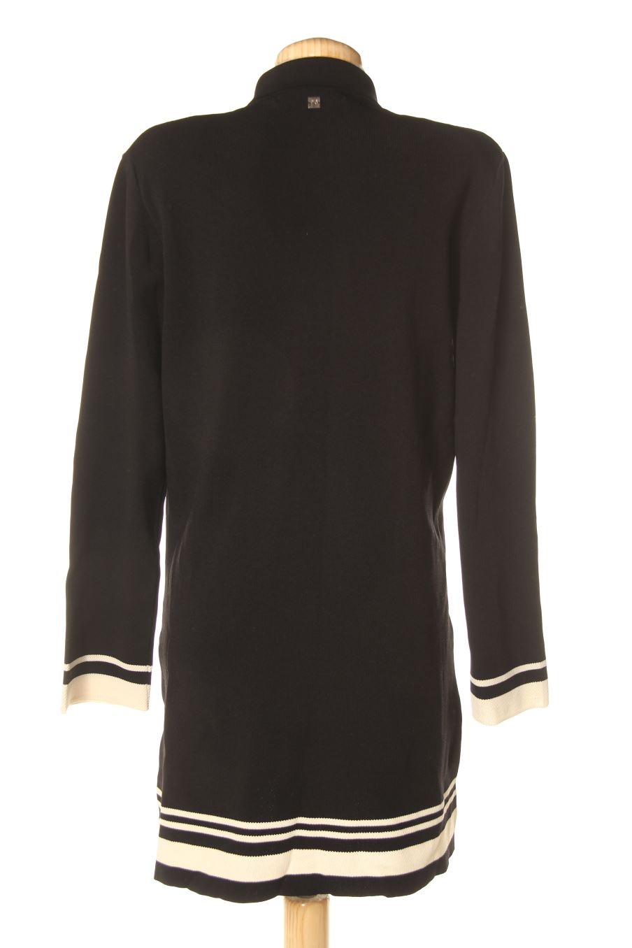 Chaqueta de Purificación García de la talla M, de color negro