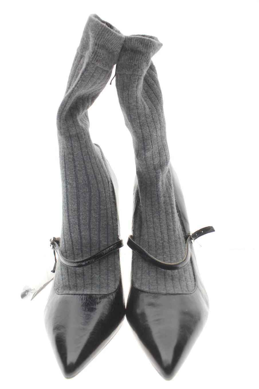 Zapatos de tacon de Zara de la talla 40, de color negro de