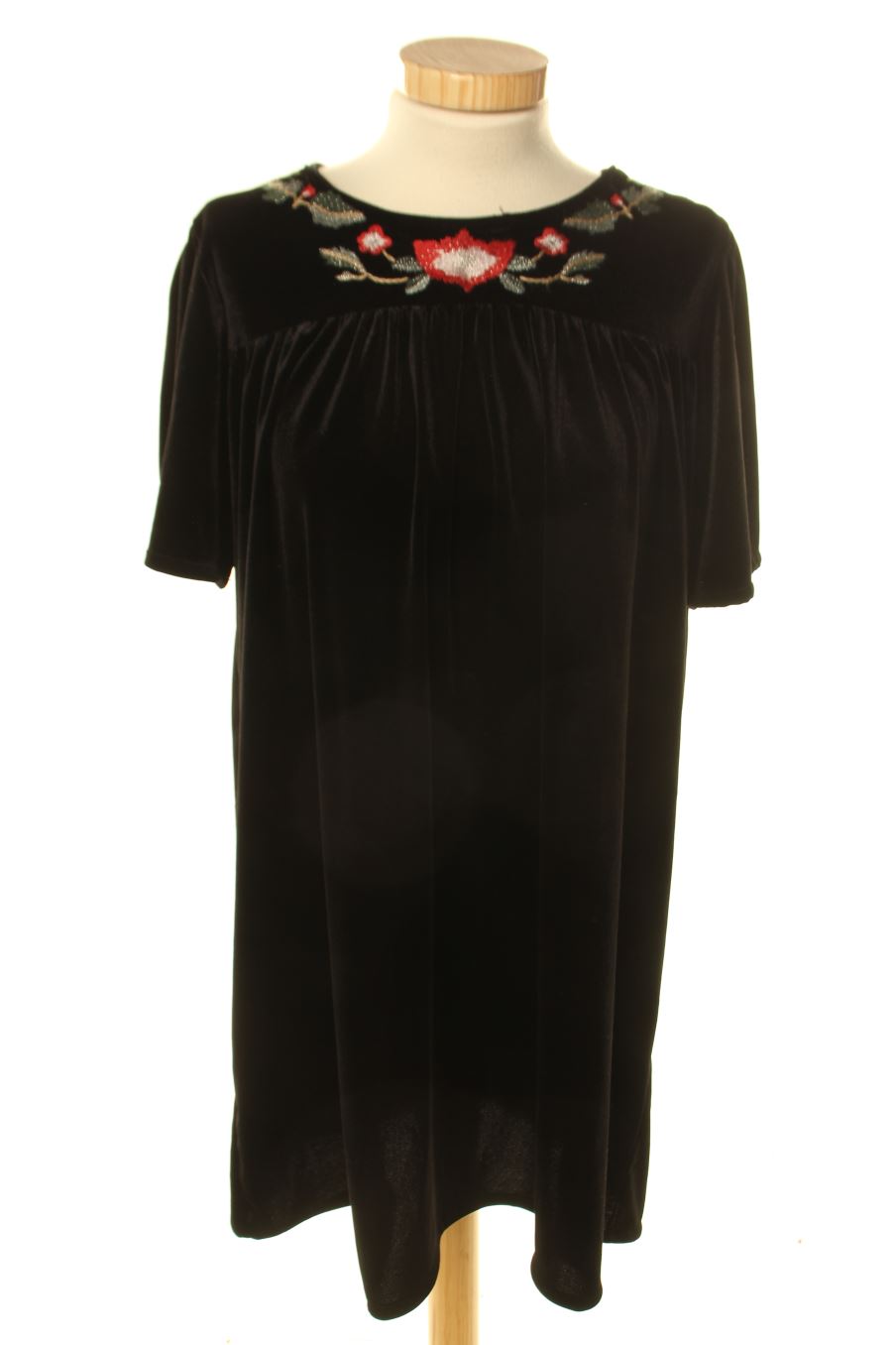 Vestido casual de Pull & Bear de la talla M, de color negro de terciopelo