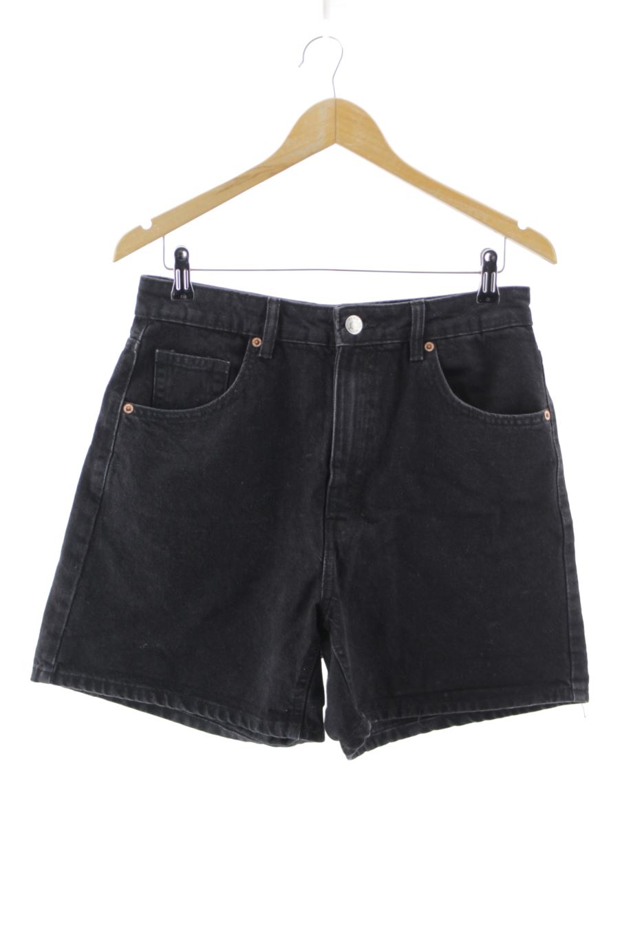 Pantalones cortos de Zara de la talla 40, de color negro de ropa vaquera