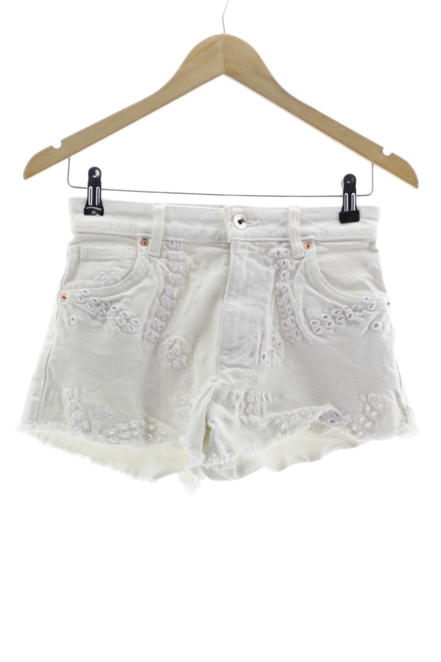 Shorts Bershka de la taille 32, de couleur blanc de denim