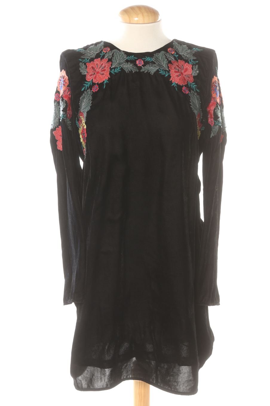Robe Zara de la taille S, de couleur noir de velours