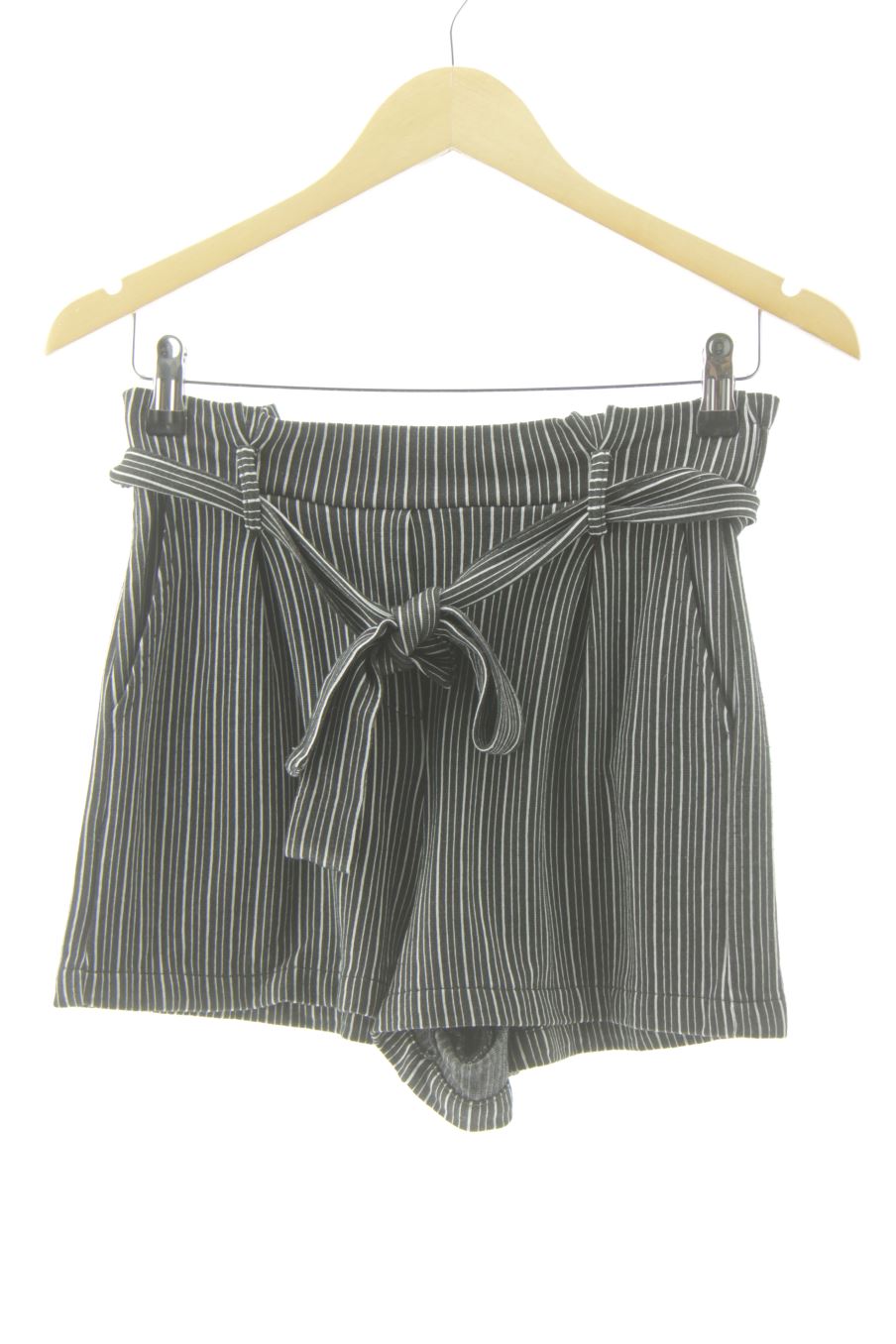 Shorts Pull & Bear de la taille M, de couleur rayures