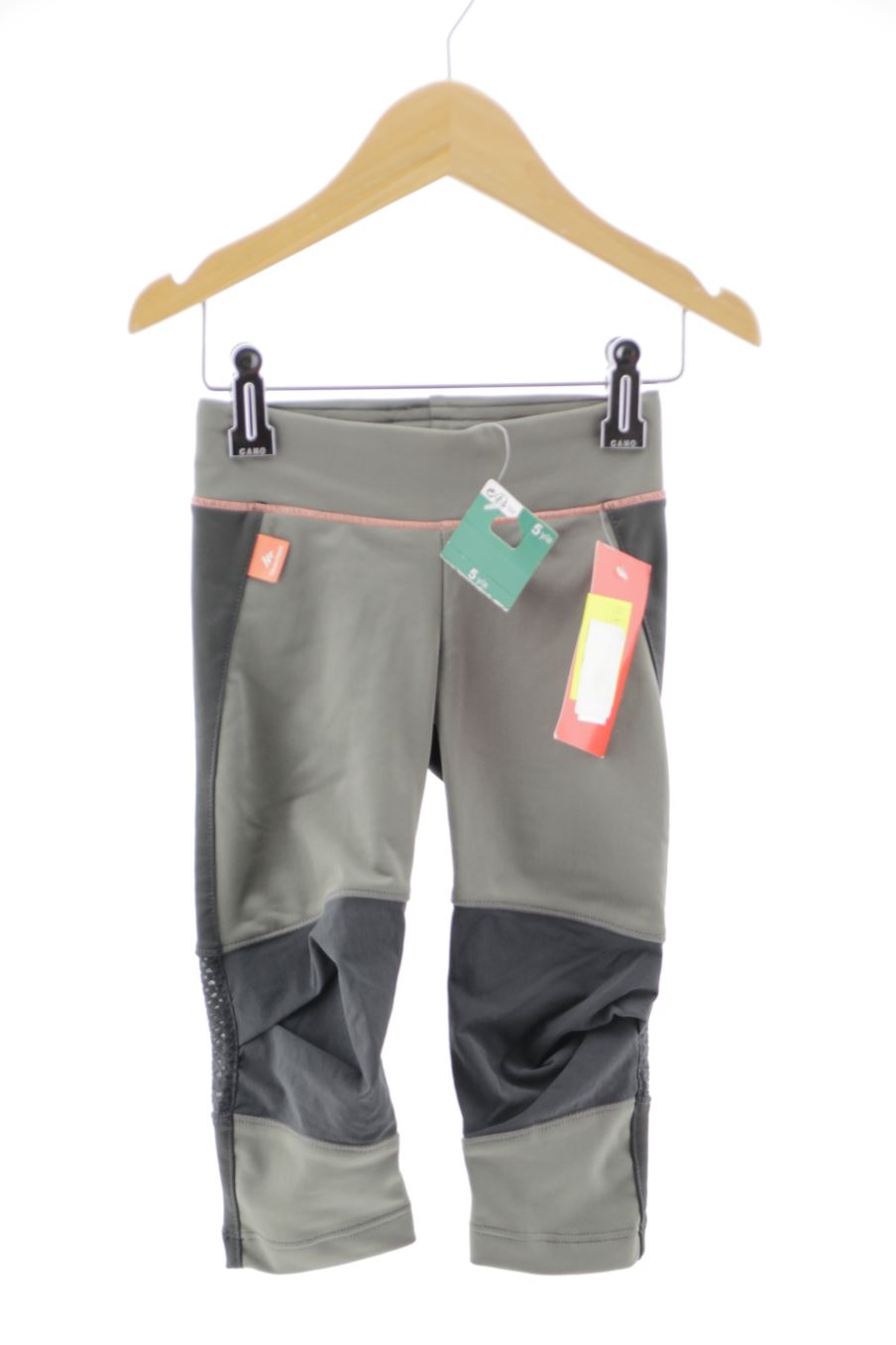 Pantalon de deporte de Decathlon de la talla 5 años con etiqueta