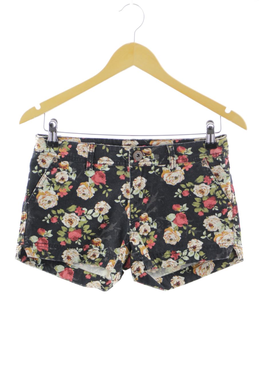 Shorts Stradivarius de la taille 32, de couleur fleurs de denim