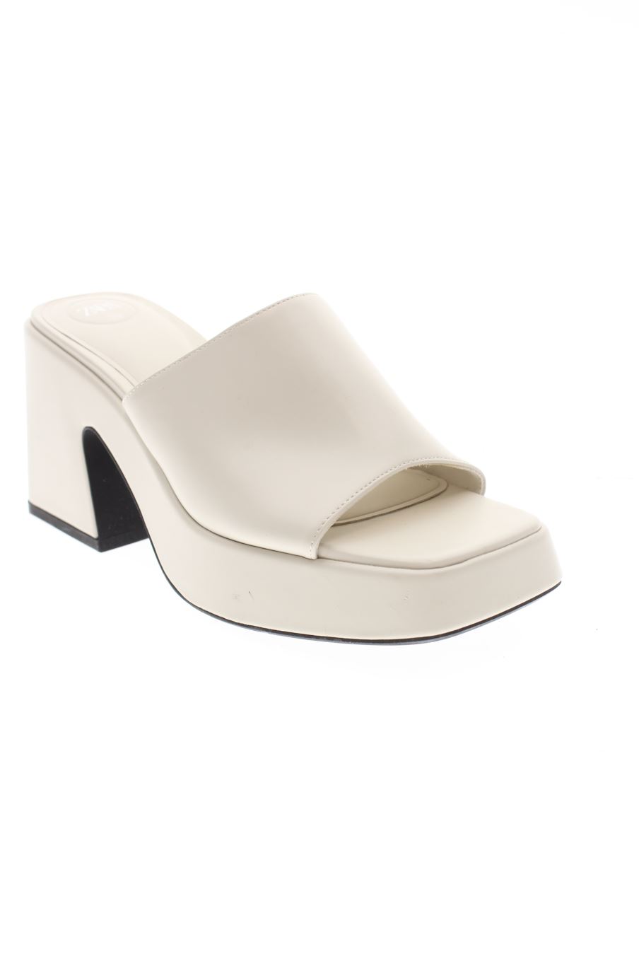 Sandalias tacon de Zara de la talla 39, de color beige de