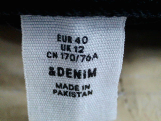 Jupe H&M de la taille 40, de couleur noir de denim