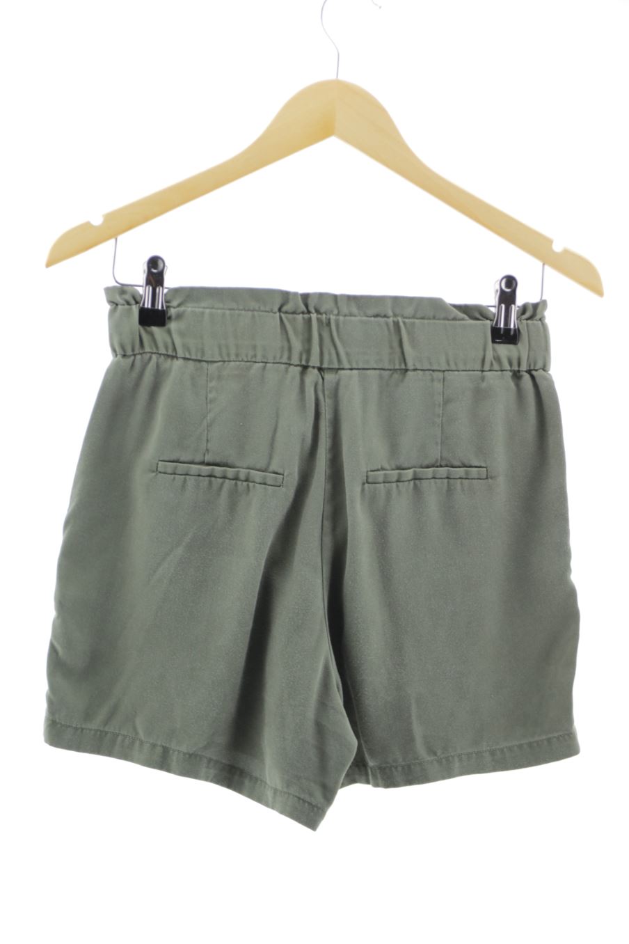 Shorts Naf Naf de la taille 34, de couleur vert