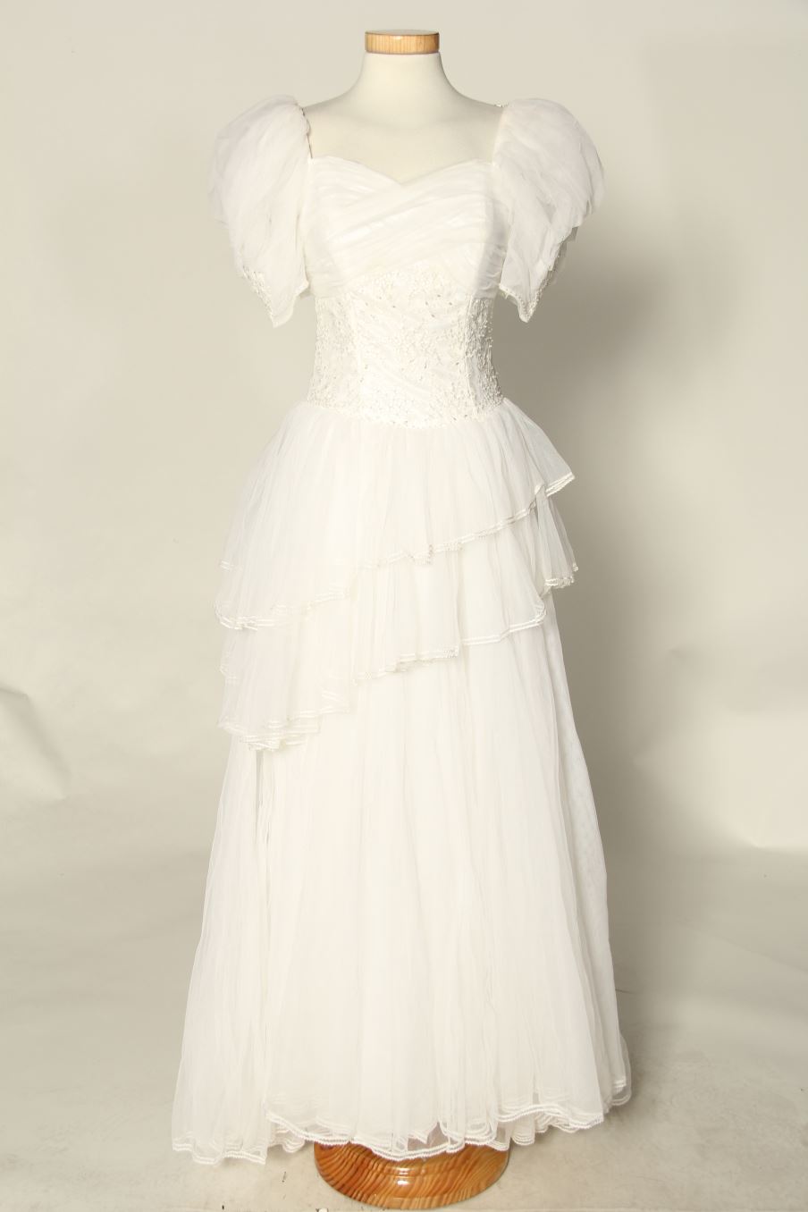 Vestido elegante de Pronovias de la talla 42, de color blanco