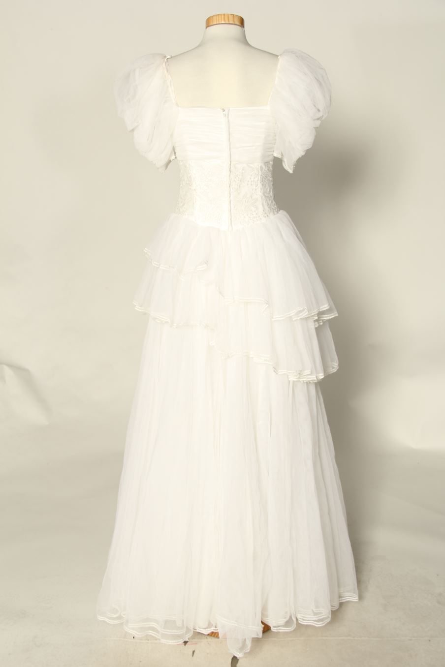 Vestido elegante de Pronovias de la talla 42, de color blanco
