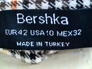 Pantalon Bershka de la taille 42, de couleur carreaux