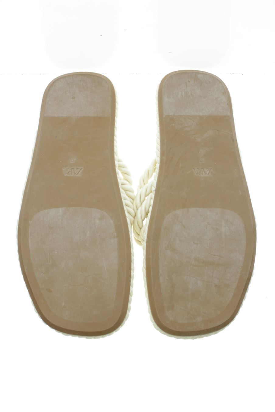 Sandalias planas de Zara de la talla 37, de color blanco de