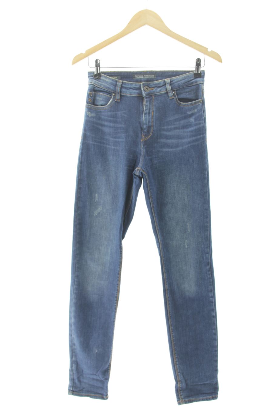 Jeans de Bershka de la talla 38, de color blu