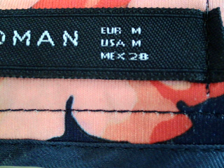 Falda de Zara de la talla M, de color flores