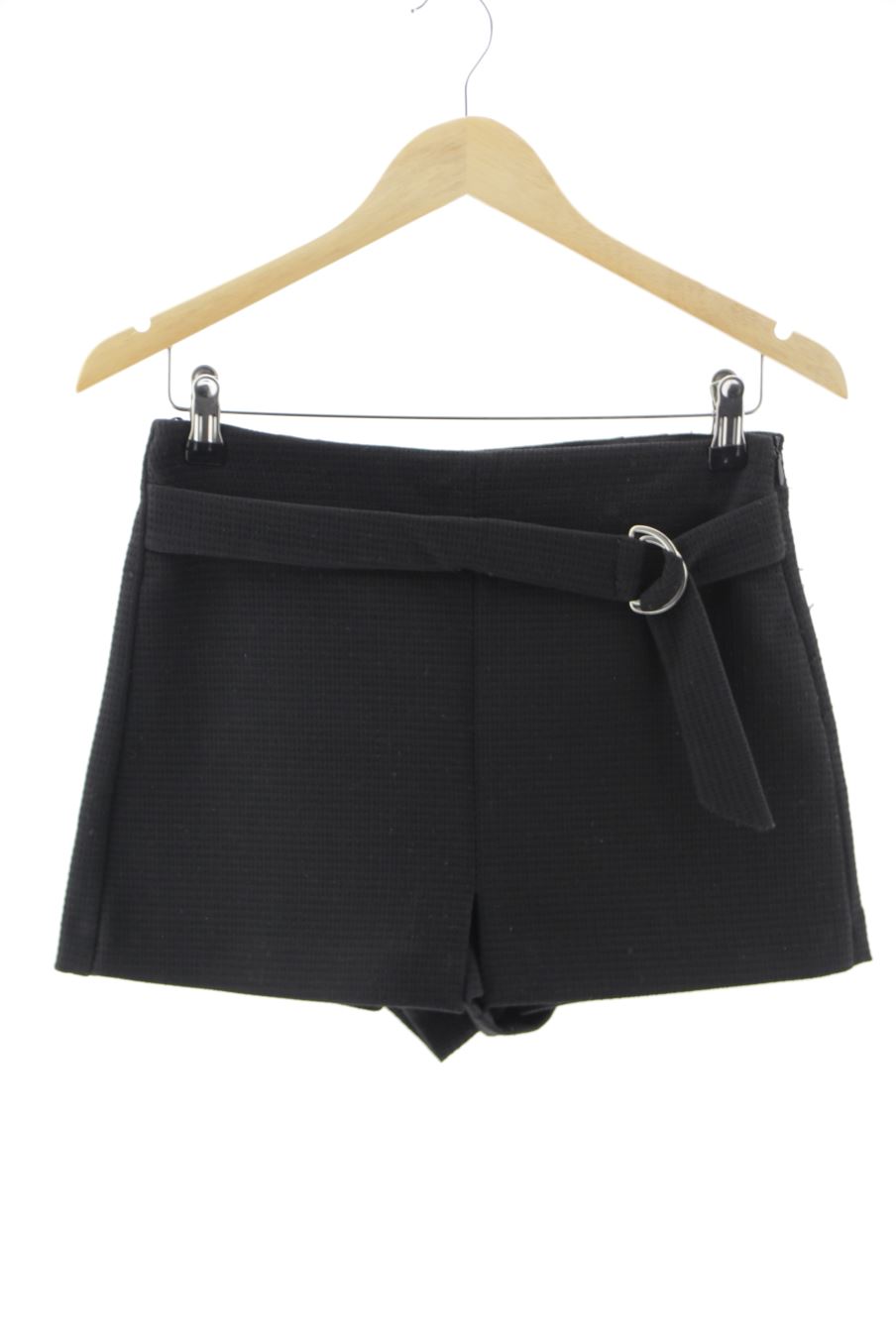 Shorts Zara de la taille S, de couleur noir