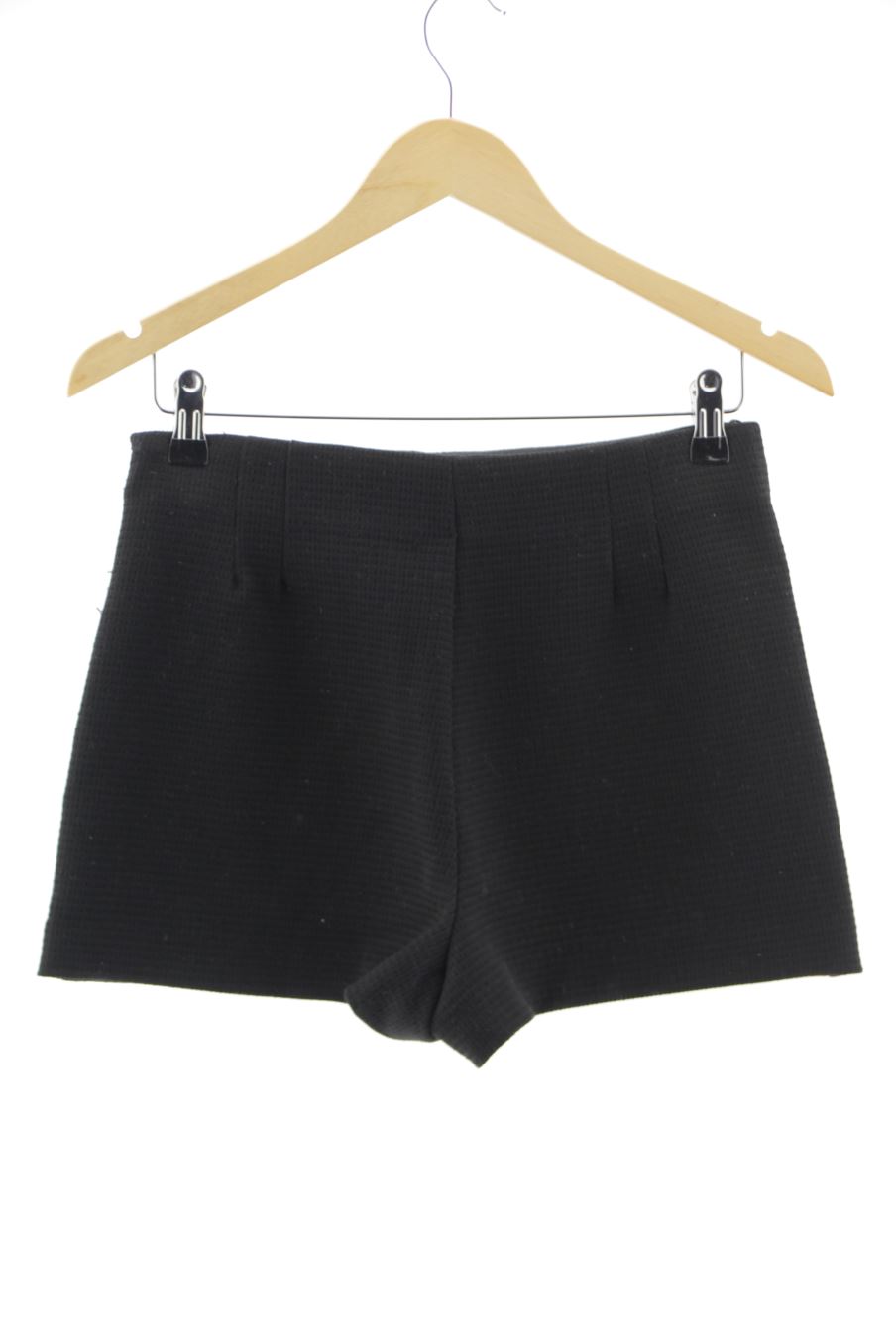 Shorts Zara de la taille S, de couleur noir