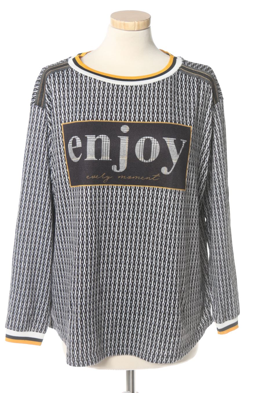 Pull OCTOBER de la taille M, de couleur noir