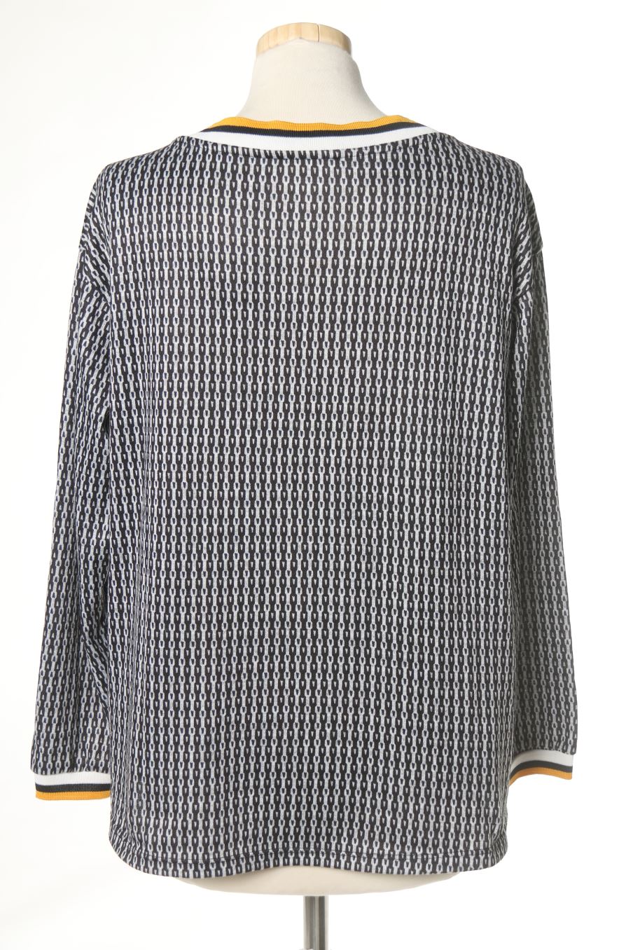 Pull OCTOBER de la taille M, de couleur noir