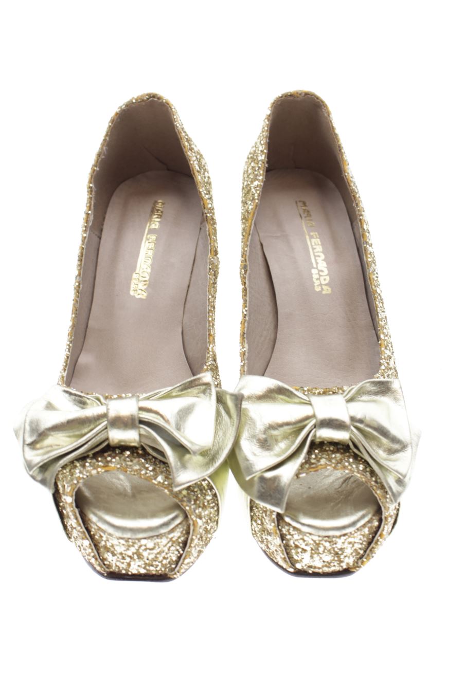Zapatos de tacon de maria fernanda blas de la talla 35, de color dorado de