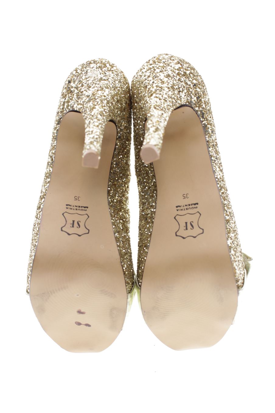 Zapatos de tacon de maria fernanda blas de la talla 35, de color dorado de