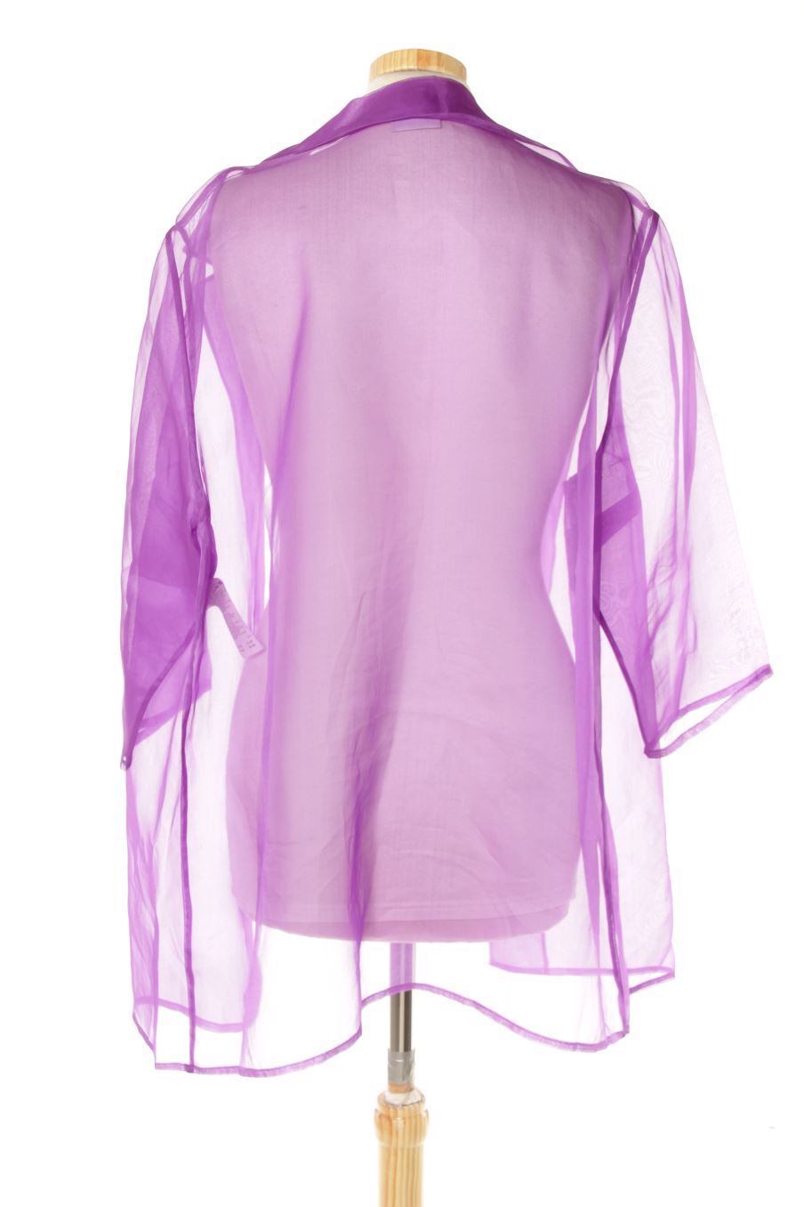 Kimono de sintesis de la talla 50, de color morado