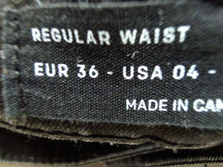 Jeans Stradivarius de la taille 36, de couleur noir de denim