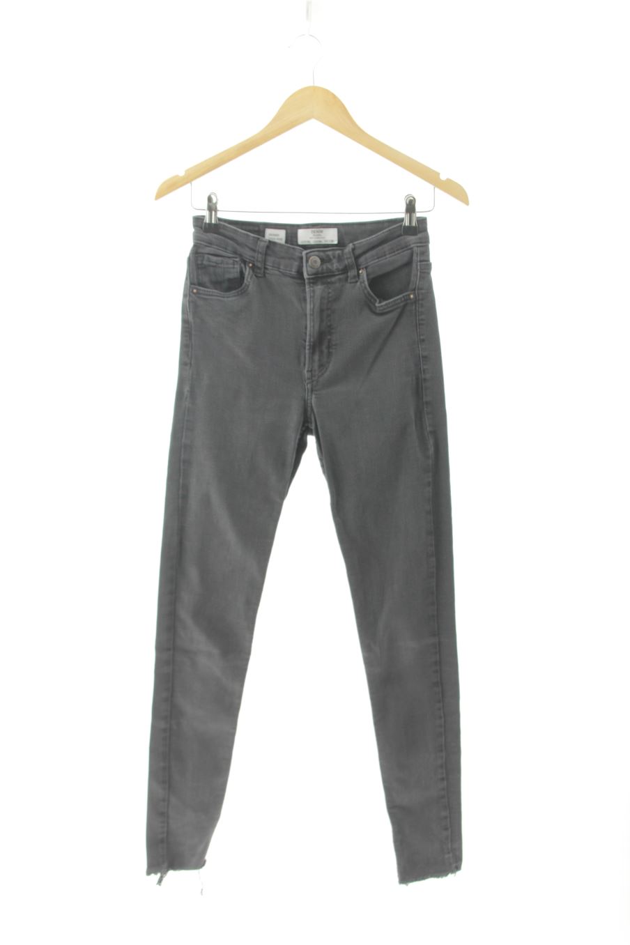 Vaquero de Bershka de la talla 38, de color negro de ropa vaquera