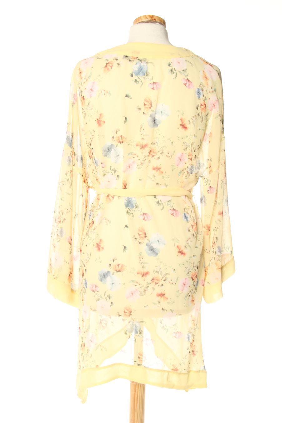 Kimono de Stradivarius de la talla M, de color flores