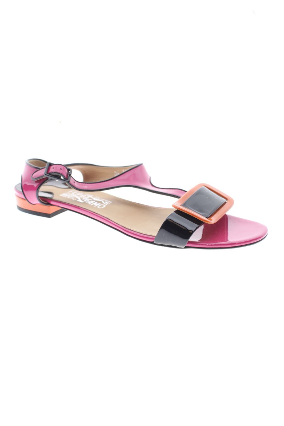 Sandalias planas de Salvatore Ferragamo de la talla 40, de color rosa de