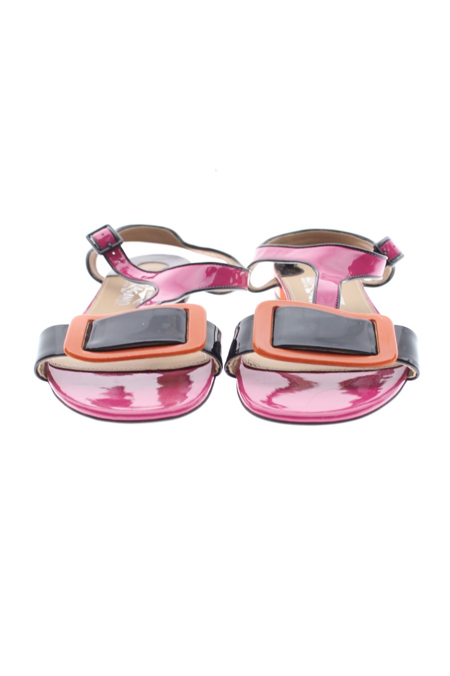 Sandalias planas de Salvatore Ferragamo de la talla 40, de color rosa de