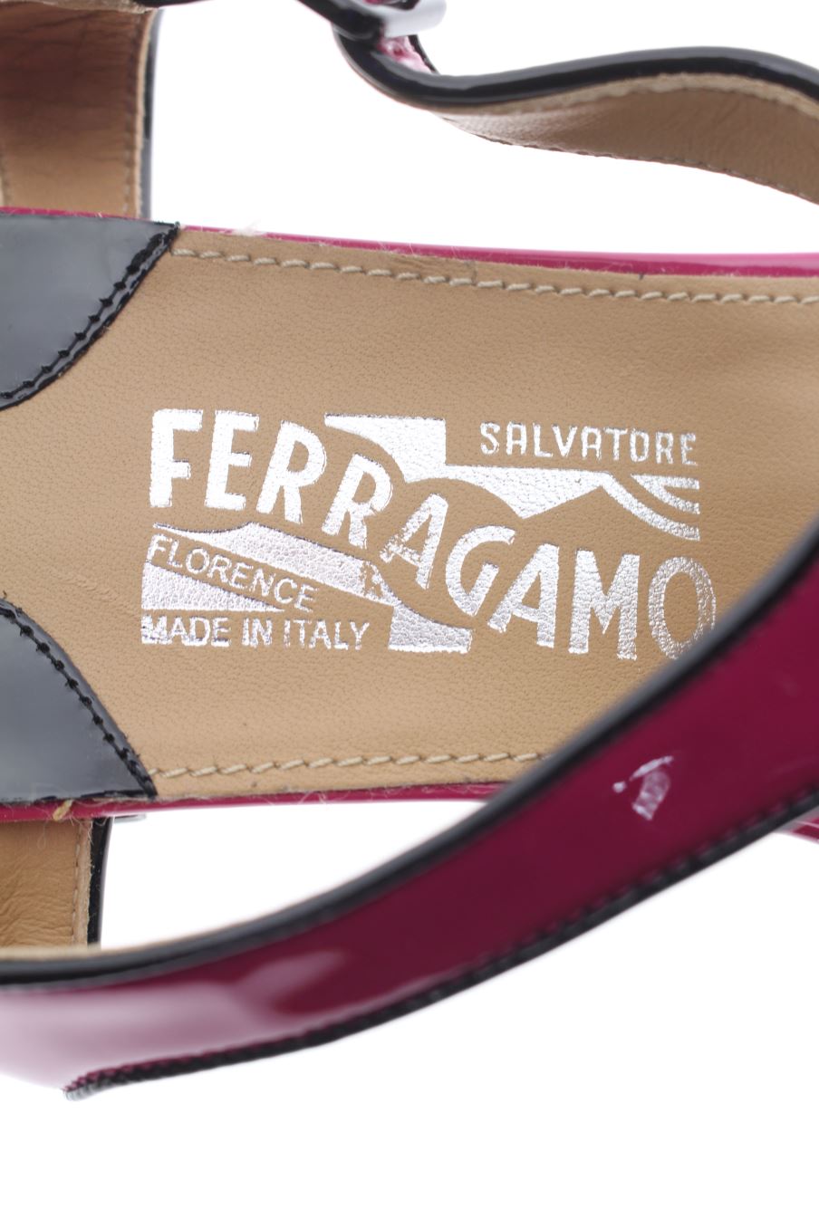Sandalias planas de Salvatore Ferragamo de la talla 40, de color rosa de
