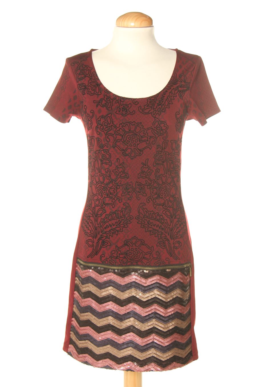 Einfaches Kleid von Koroshi Größe S, Farbe Bordeaux, für