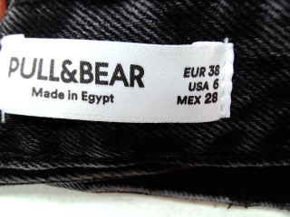 Jeans Pull & Bear de la taille 38, de couleur noir de denim