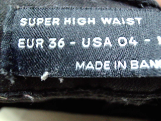 Jeans Stradivarius de la taille 36, de couleur noir de denim