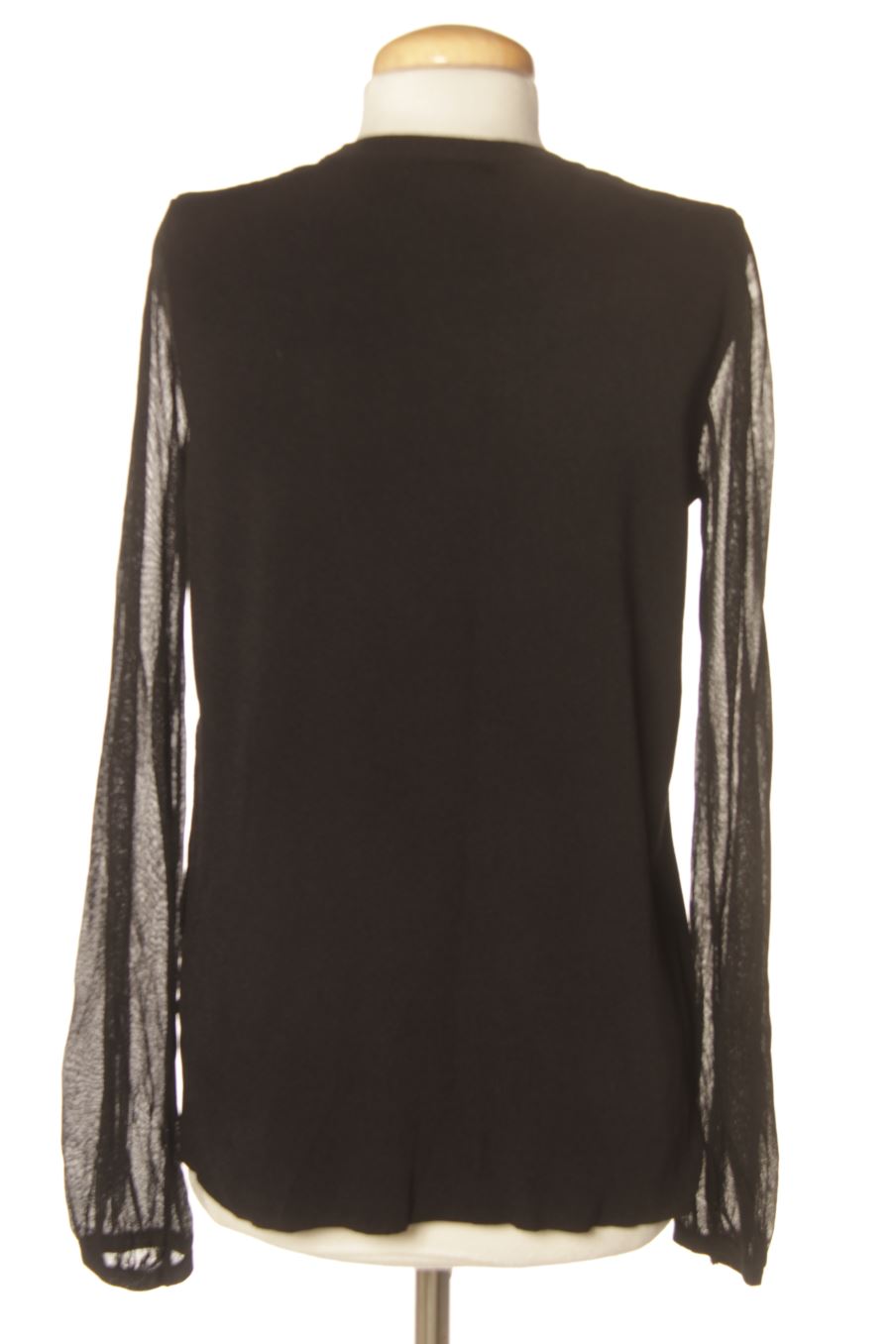Pull Zara de la taille M, de couleur noir