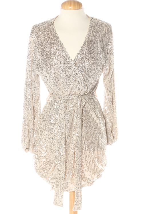 Aufwändiges Kleid