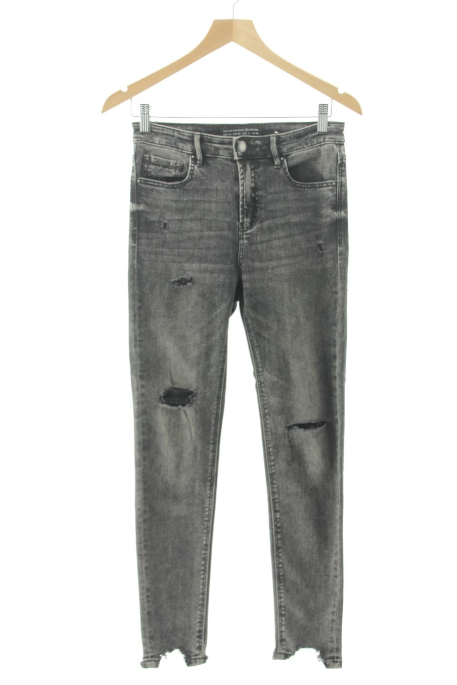 Jeans de Stradivarius de la talla 36, de color grigio