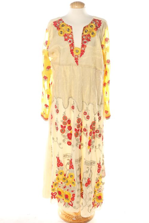 Aufwändiges Kleid