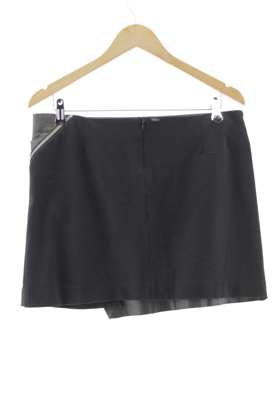 Jupe Ikks de la taille 40, de couleur noir
