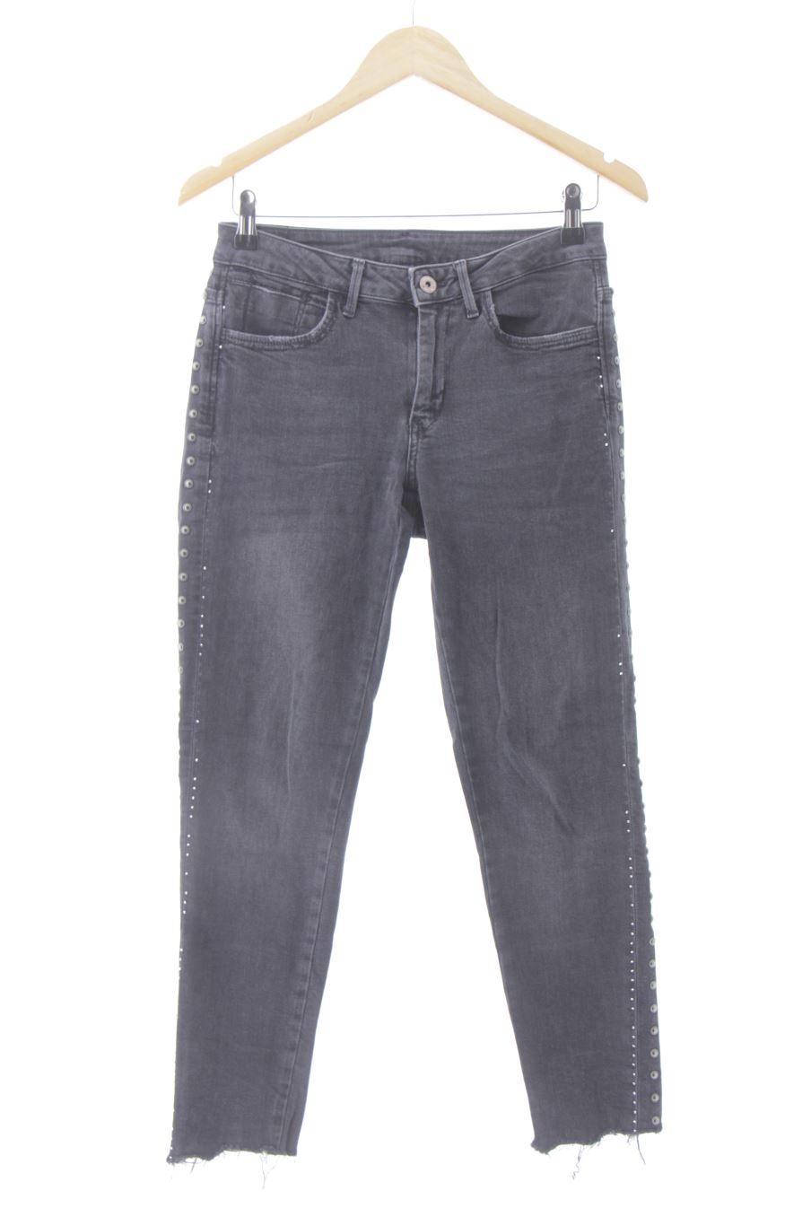 Vaquero de Zara de la talla 38, de color negro de ropa vaquera
