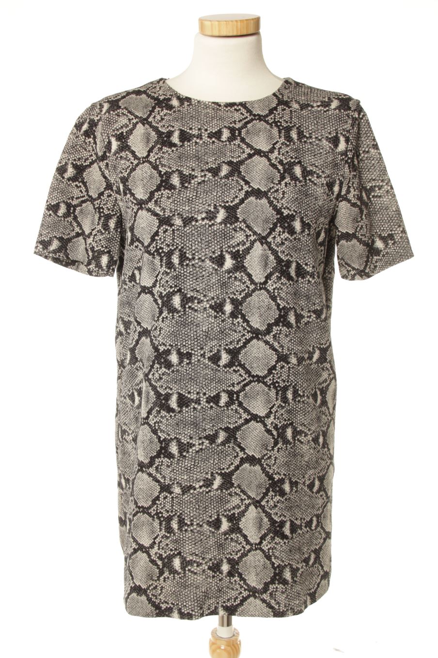 Robe casual Zara de la taille S, de couleur noir