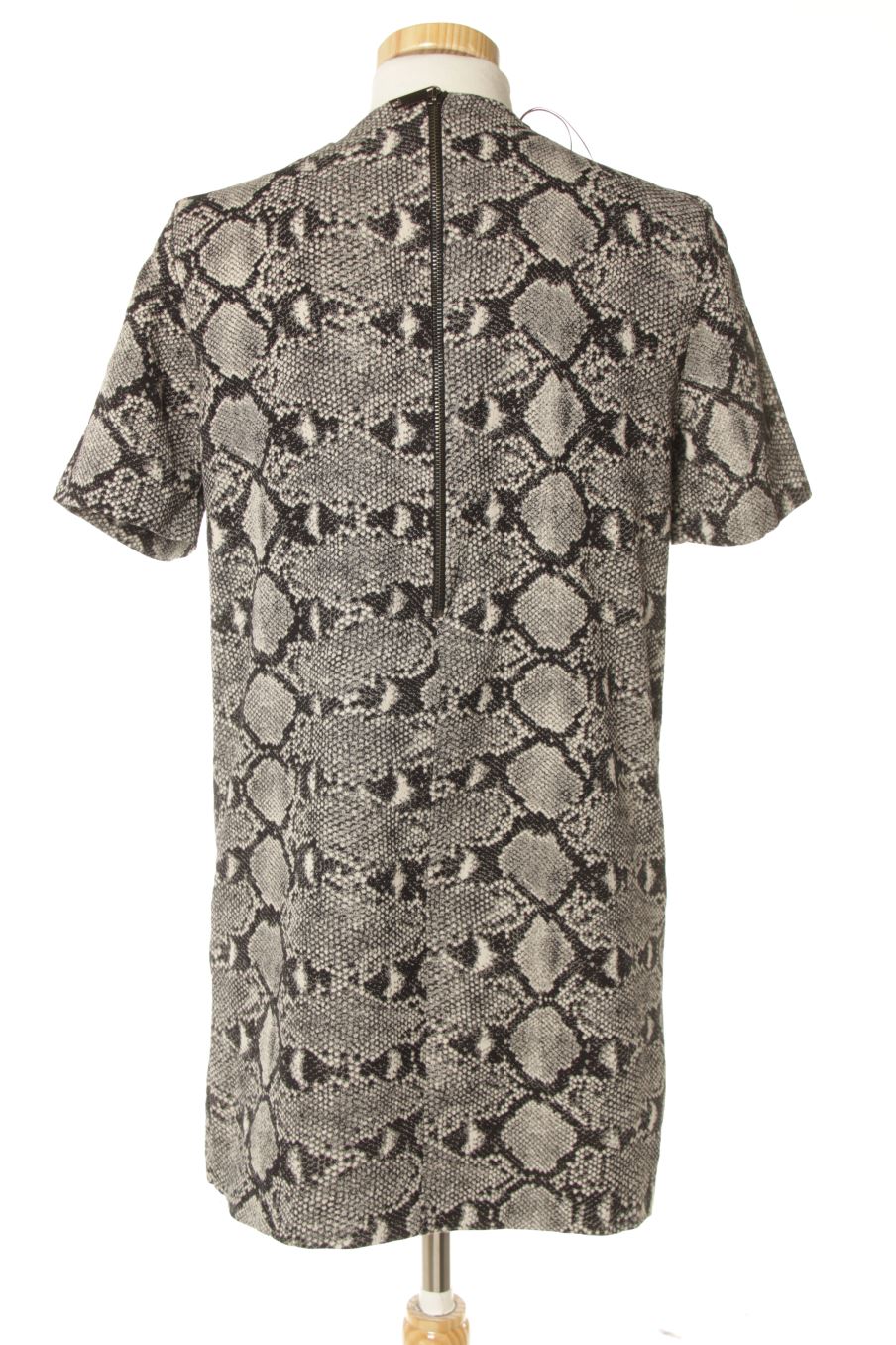 Robe casual Zara de la taille S, de couleur noir