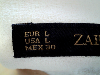 Pantalon Zara de la taille L, de couleur blanc