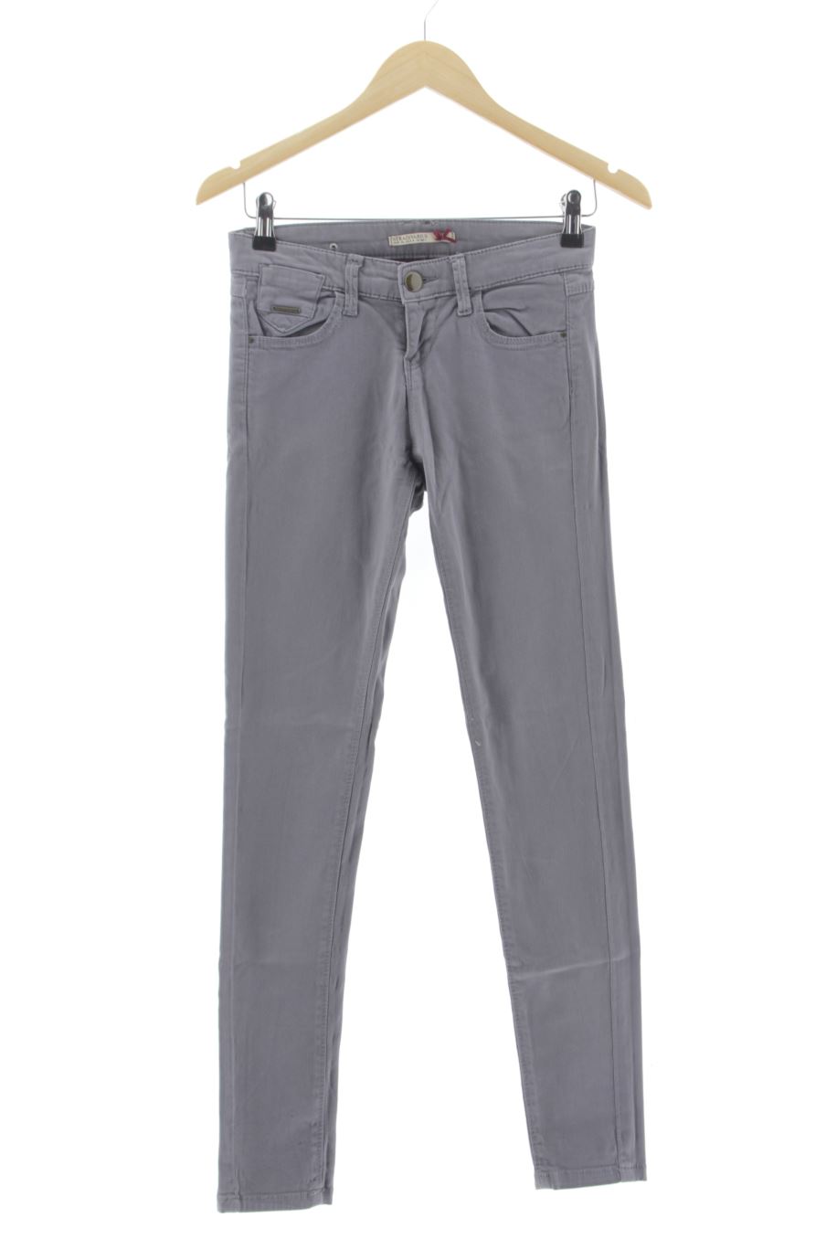Vaquero de Stradivarius de la talla 36, de color gris de ropa vaquera