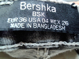 Jeans Bershka de la taille 36, de couleur gris de denim